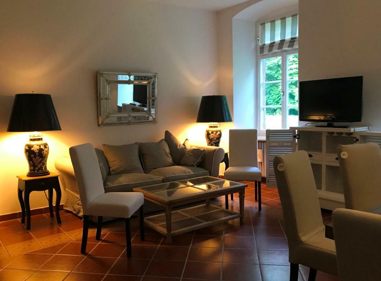 Elegantes Gästeapartment in Schloß und Hofgut Wiesenbach Exterior foto
